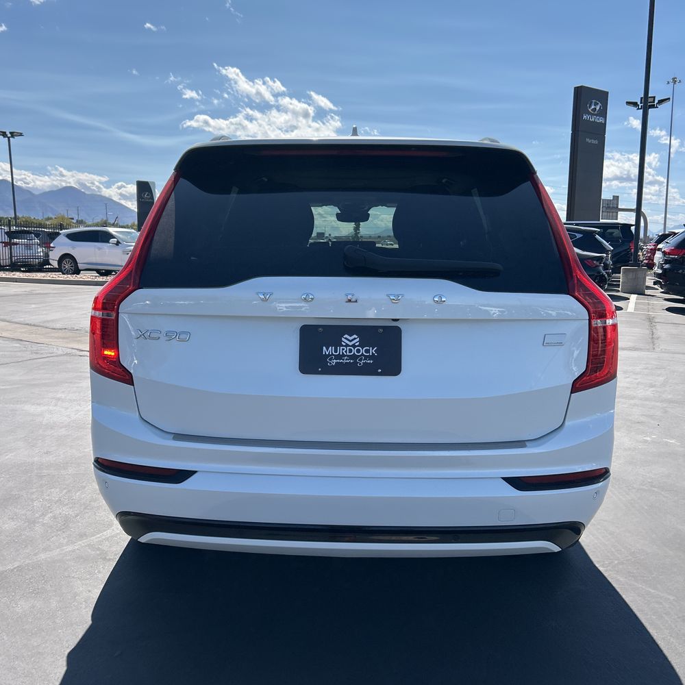 2023 Volvo XC90 T8 - Plus