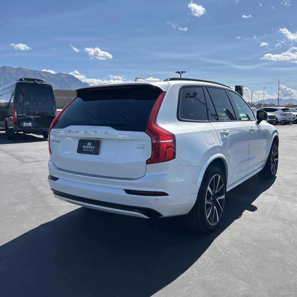 2023 Volvo XC90 T8 - Plus