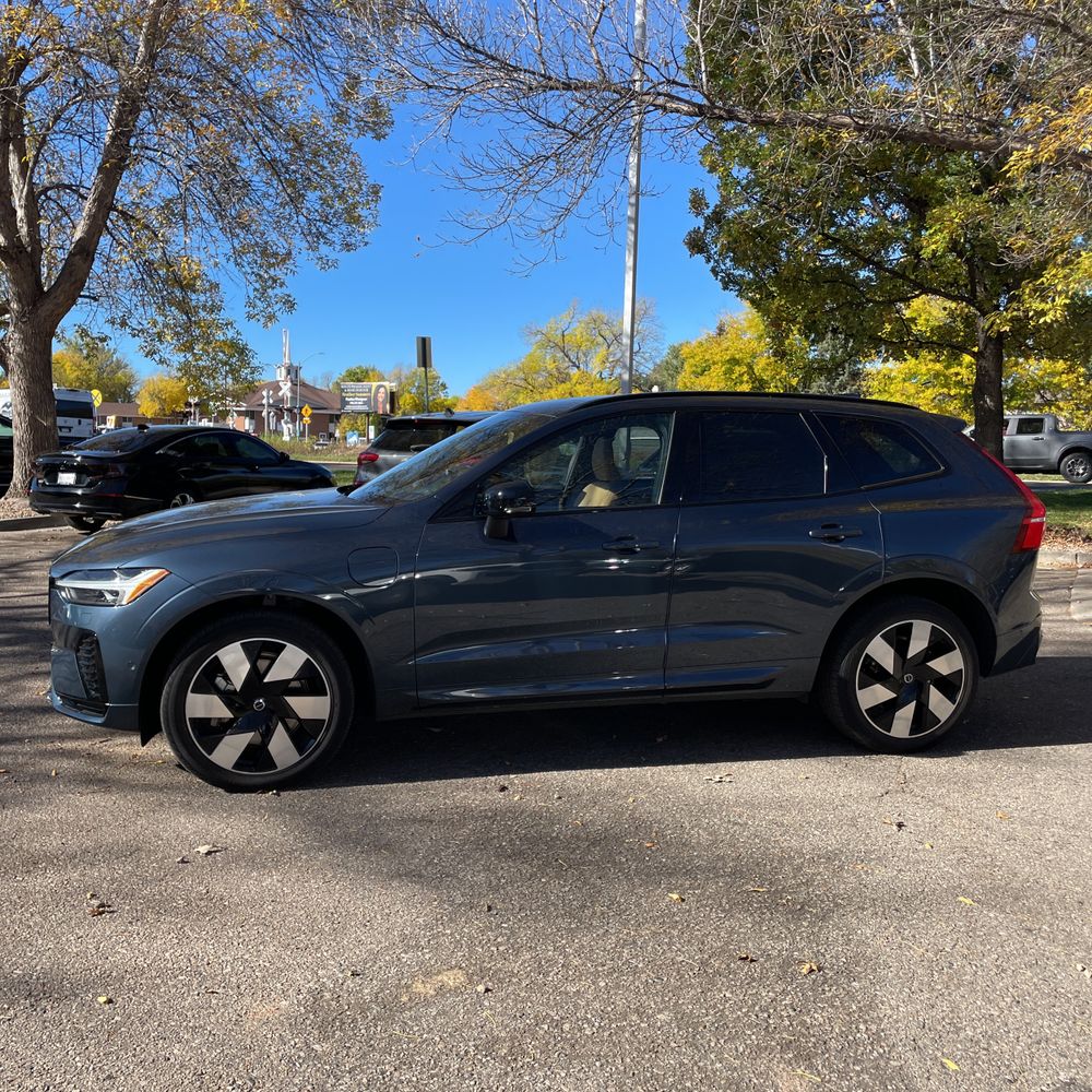 2024 Volvo XC60 T8 - Ultimate PHEV