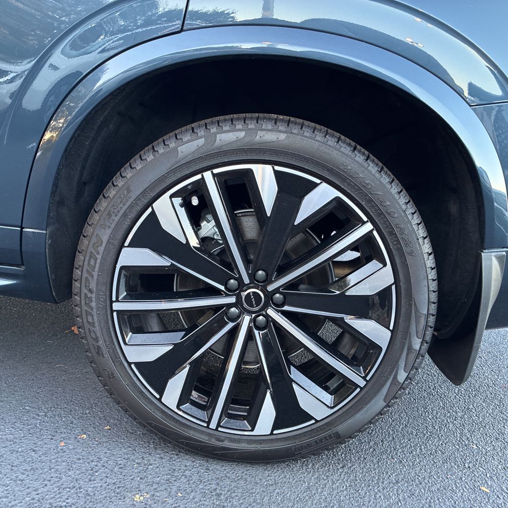 2025 Volvo XC90 T8 - Ultra PHEV