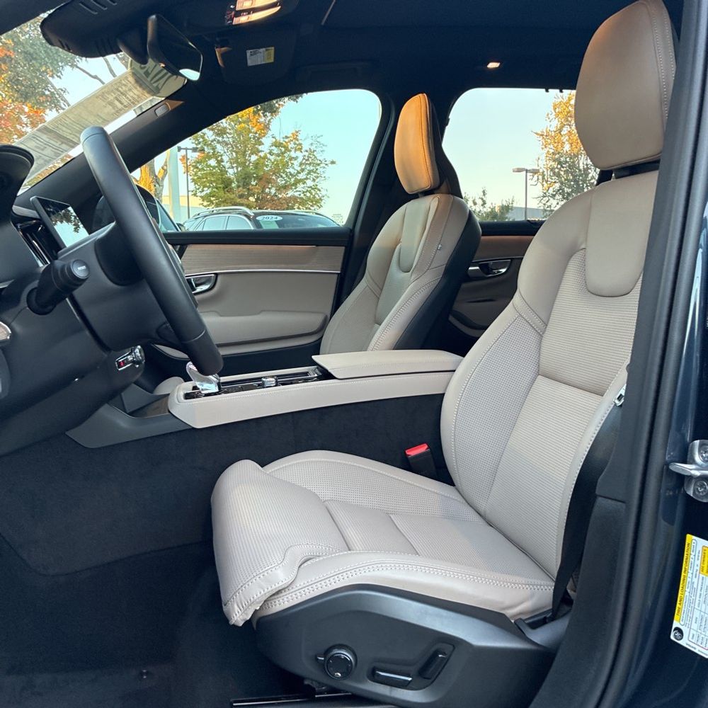 2025 Volvo XC90 T8 - Ultra PHEV