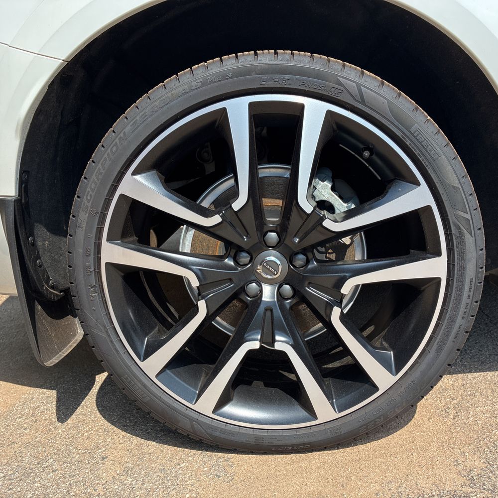 2025 Volvo XC60 T8 - Ultra PHEV