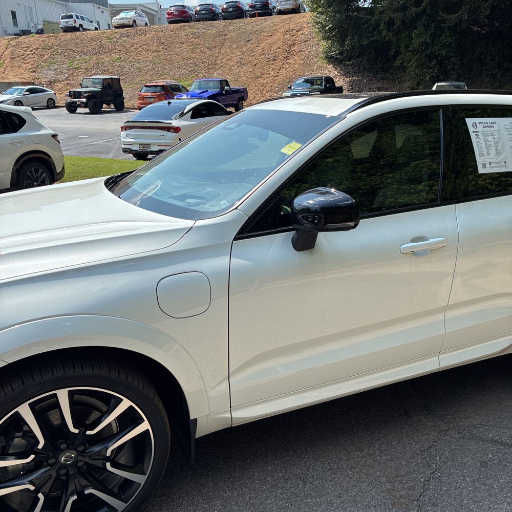 2025 Volvo XC60 T8 - Ultra PHEV
