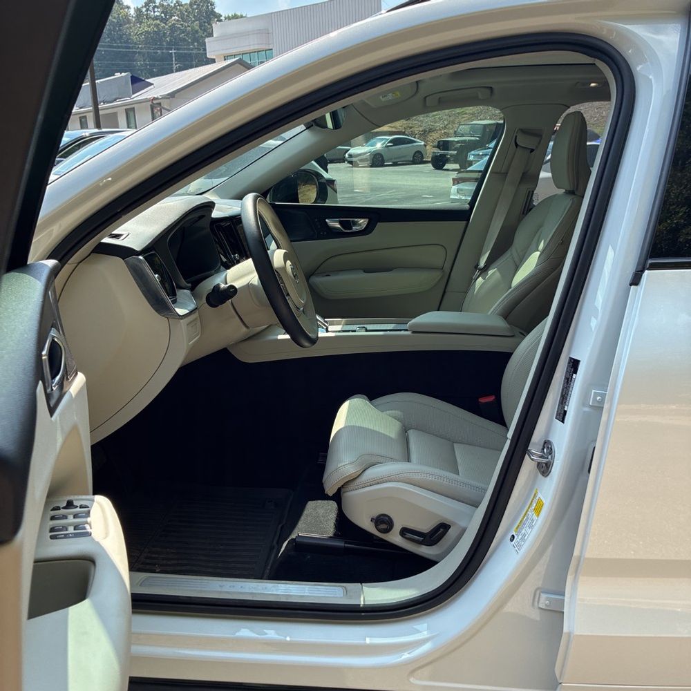 2025 Volvo XC60 T8 - Ultra PHEV