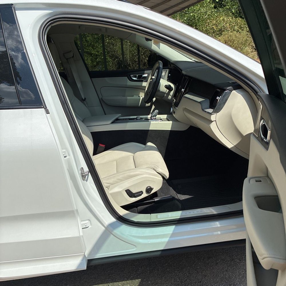 2025 Volvo XC60 T8 - Ultra PHEV