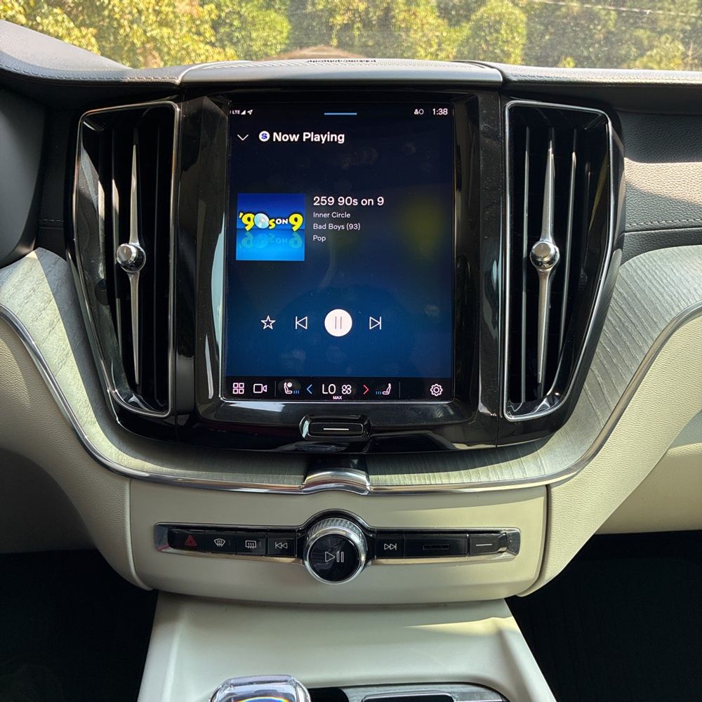2025 Volvo XC60 T8 - Ultra PHEV