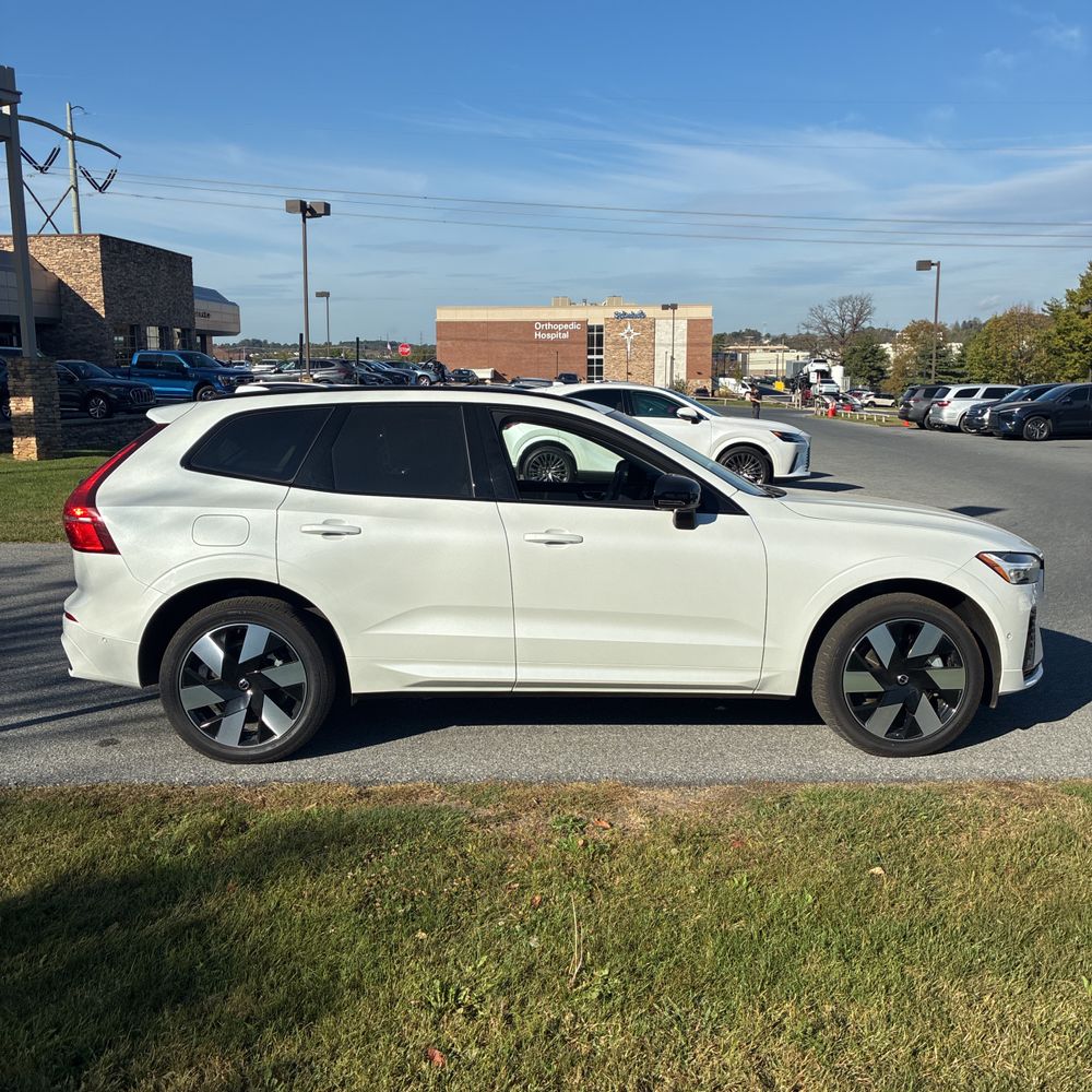 2025 Volvo XC60 T8 - Ultra PHEV