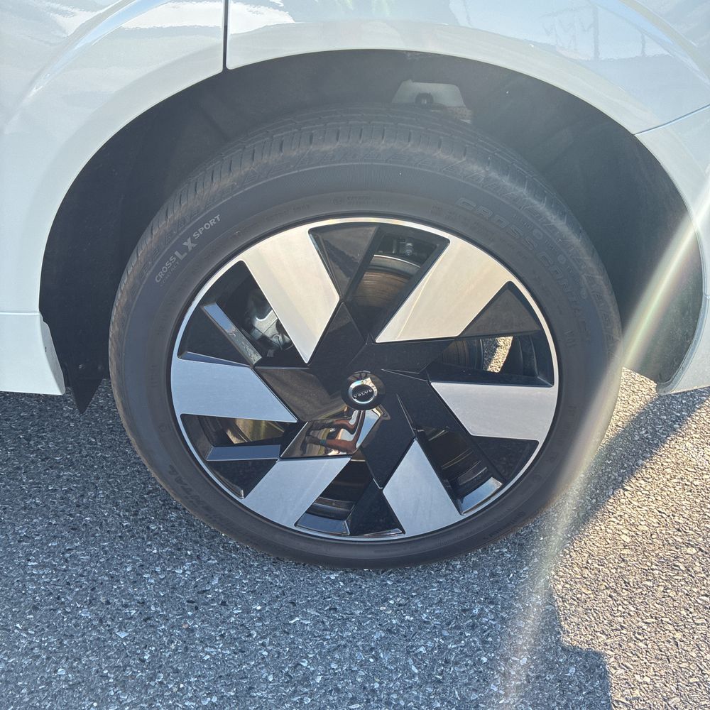 2025 Volvo XC60 T8 - Ultra PHEV