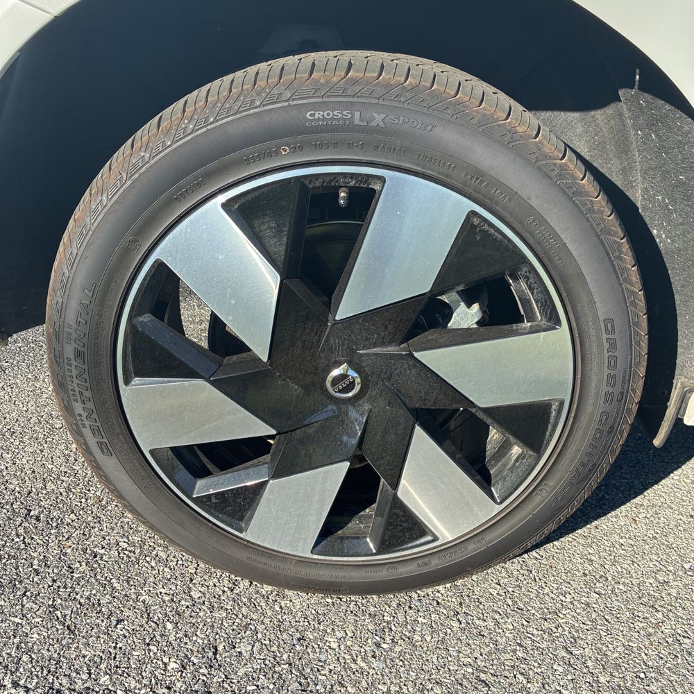 2025 Volvo XC60 T8 - Ultra PHEV