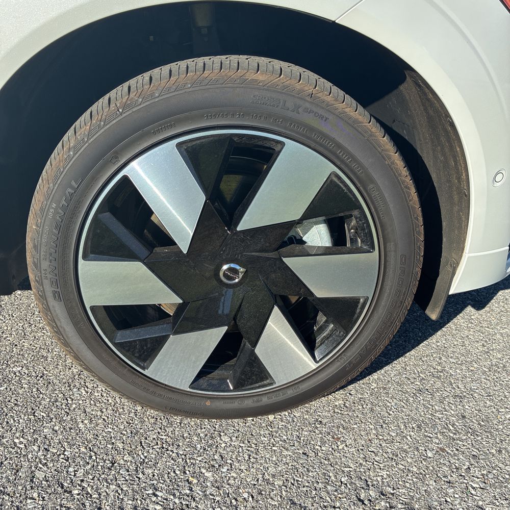 2025 Volvo XC60 T8 - Ultra PHEV