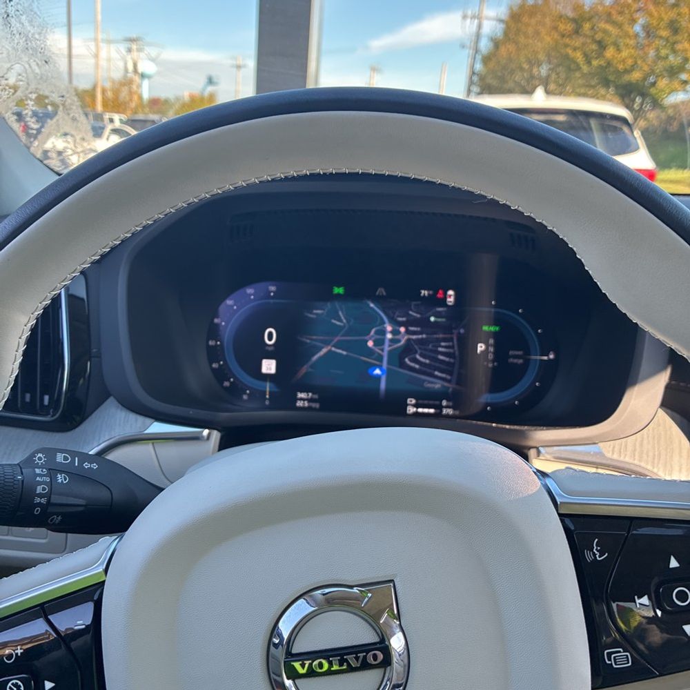 2025 Volvo XC60 T8 - Ultra PHEV