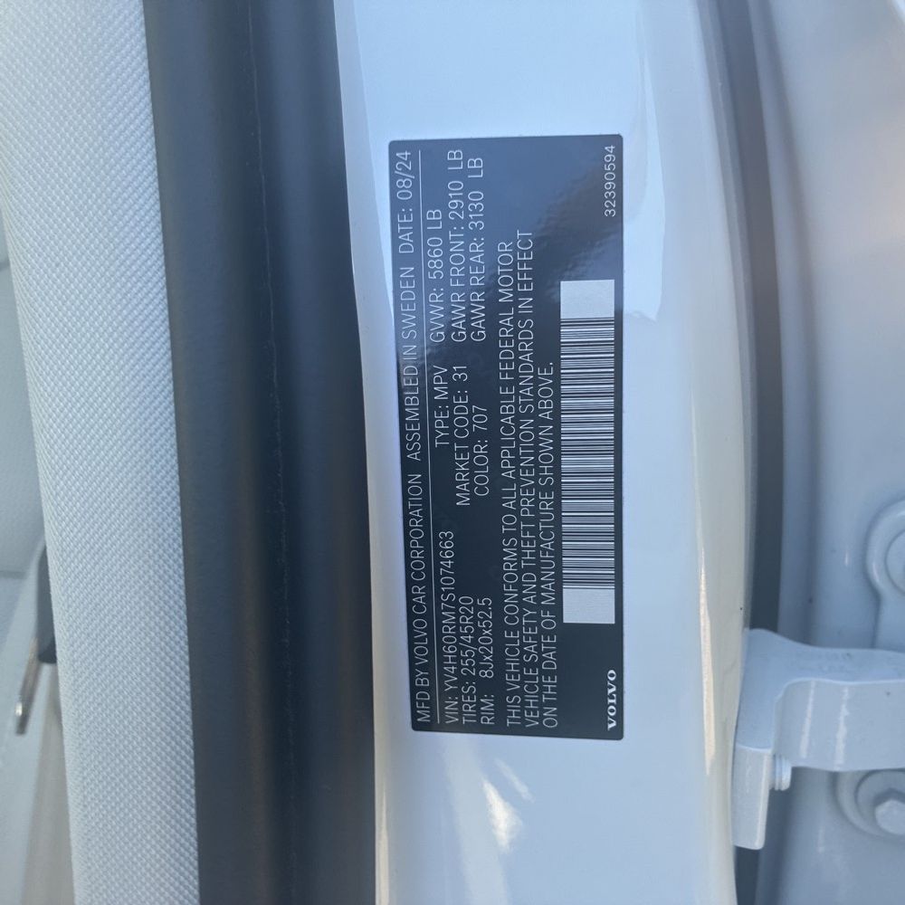 2025 Volvo XC60 T8 - Ultra PHEV