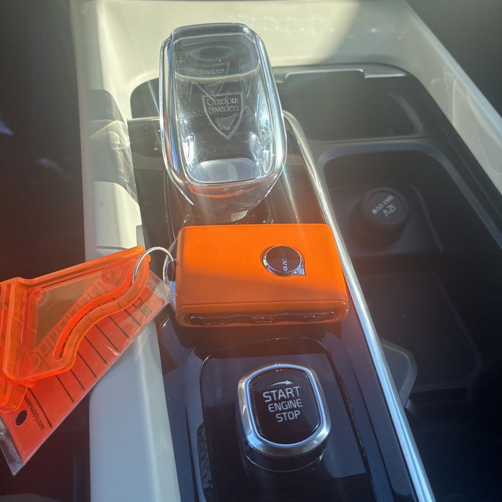 2025 Volvo XC60 T8 - Ultra PHEV