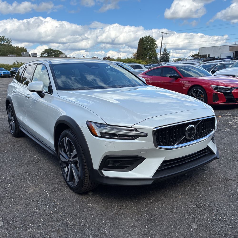 2025 Volvo V60 B5 - Plus CC