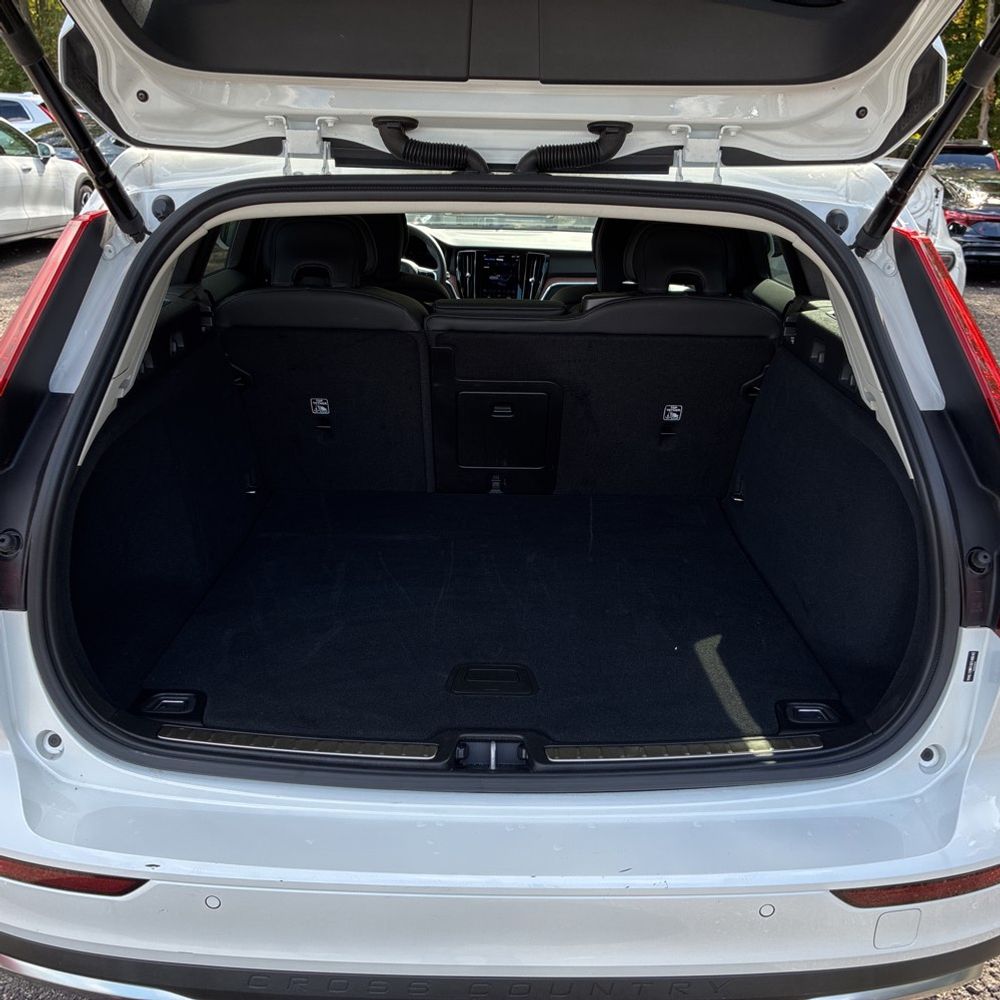 2025 Volvo V60 B5 - Plus CC