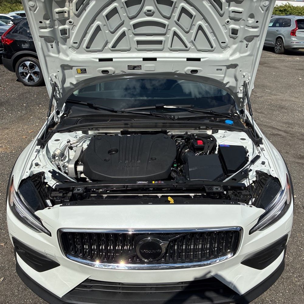 2025 Volvo V60 B5 - Plus CC
