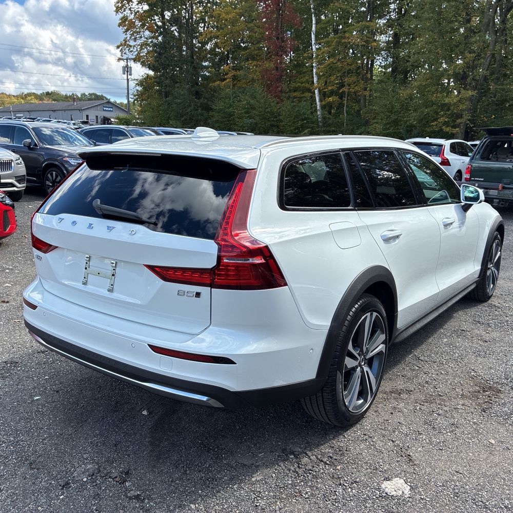 2025 Volvo V60 B5 - Plus CC