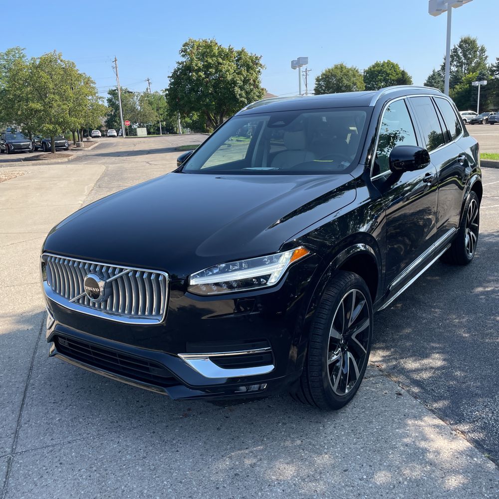 2025 Volvo XC90 B5 - Plus