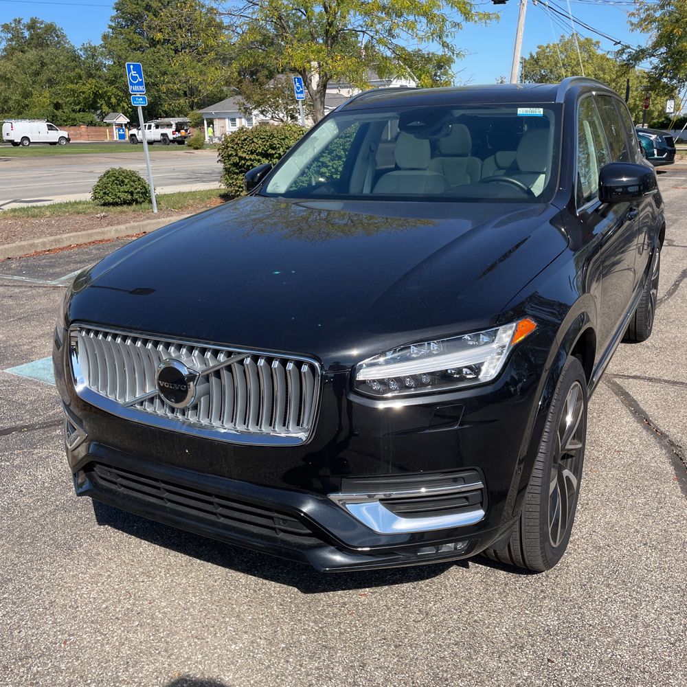 2025 Volvo XC90 B5 - Plus