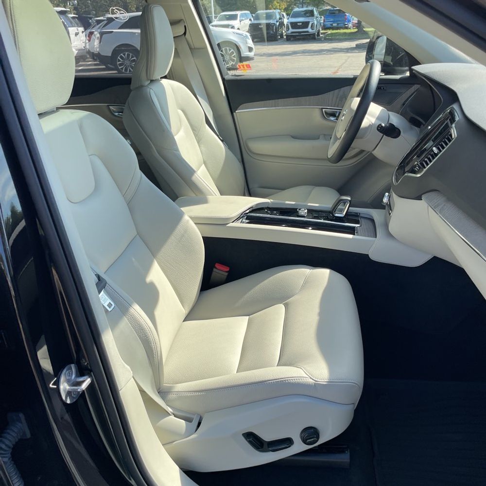 2025 Volvo XC90 B5 - Plus