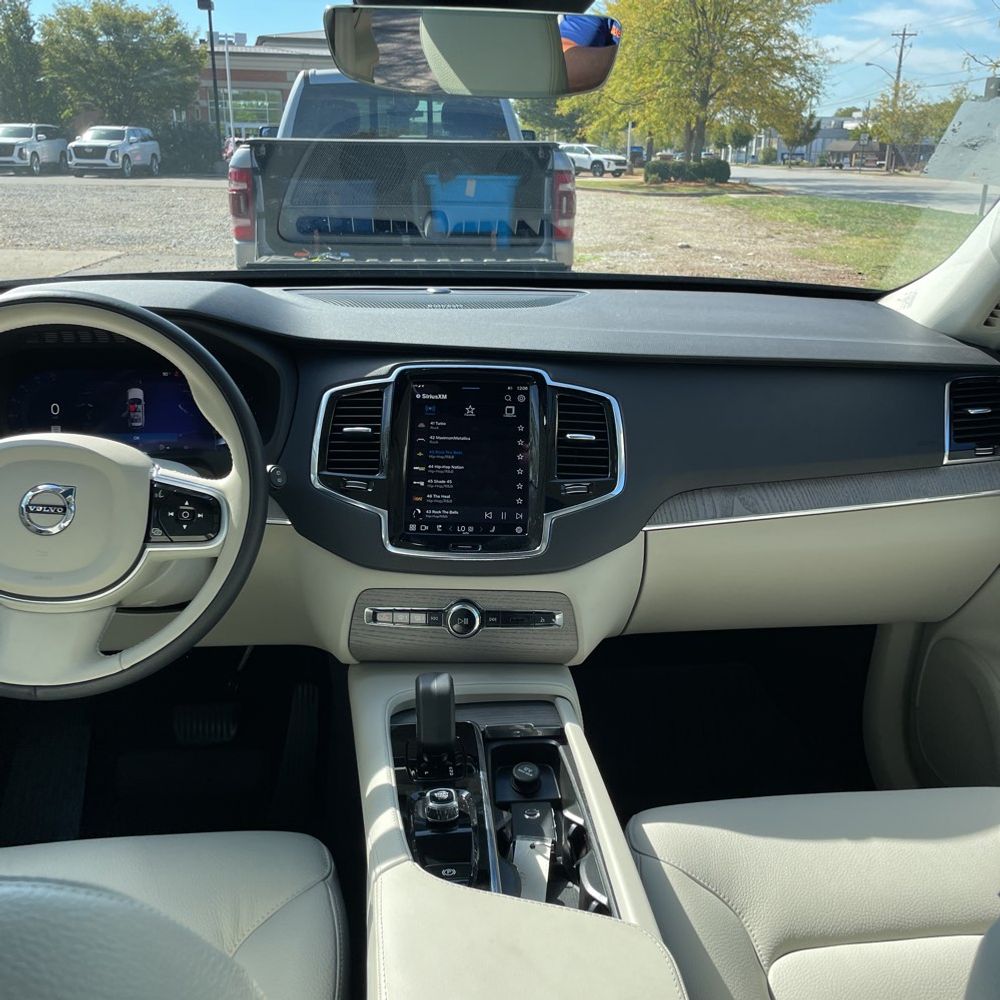 2025 Volvo XC90 B5 - Plus