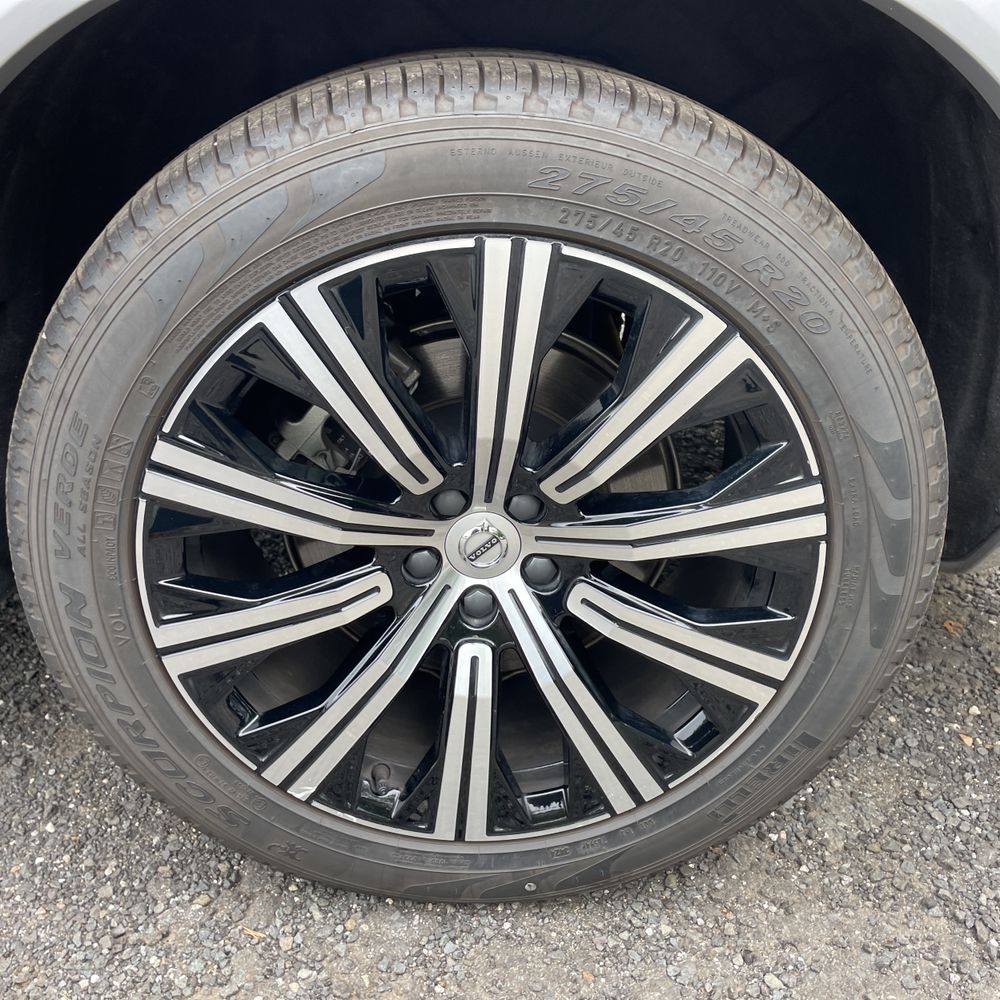 2025 Volvo XC90 2025.5 B5 - Core