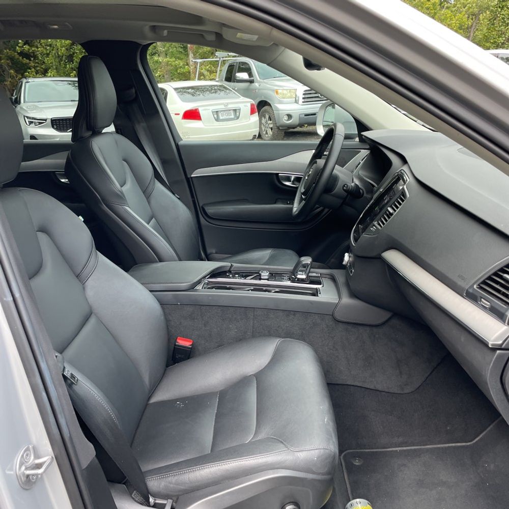2025 Volvo XC90 2025.5 B5 - Core