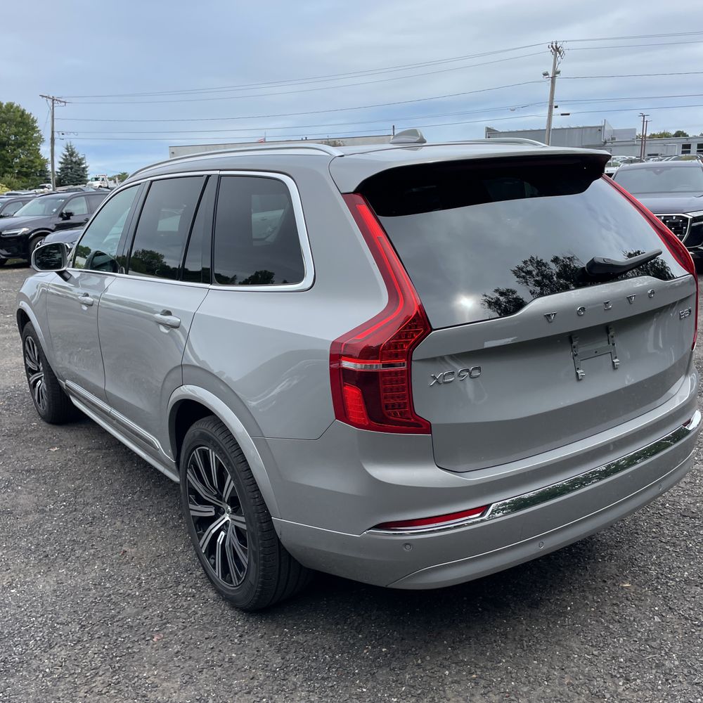 2025 Volvo XC90 2025.5 B5 - Core