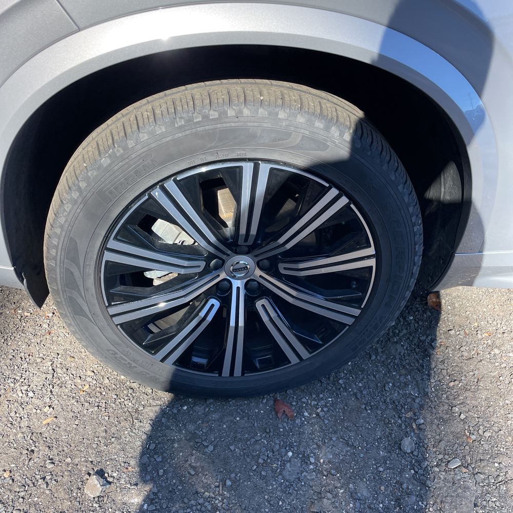 2025 Volvo XC90 B5 - Core