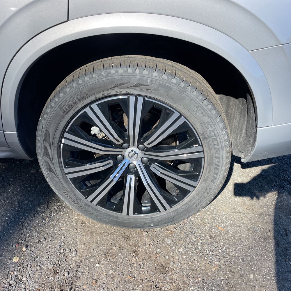 2025 Volvo XC90 B5 - Core