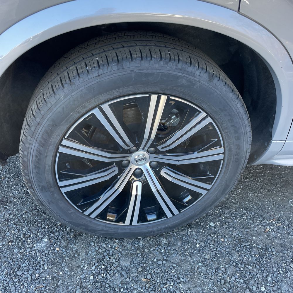 2025 Volvo XC90 B5 - Core