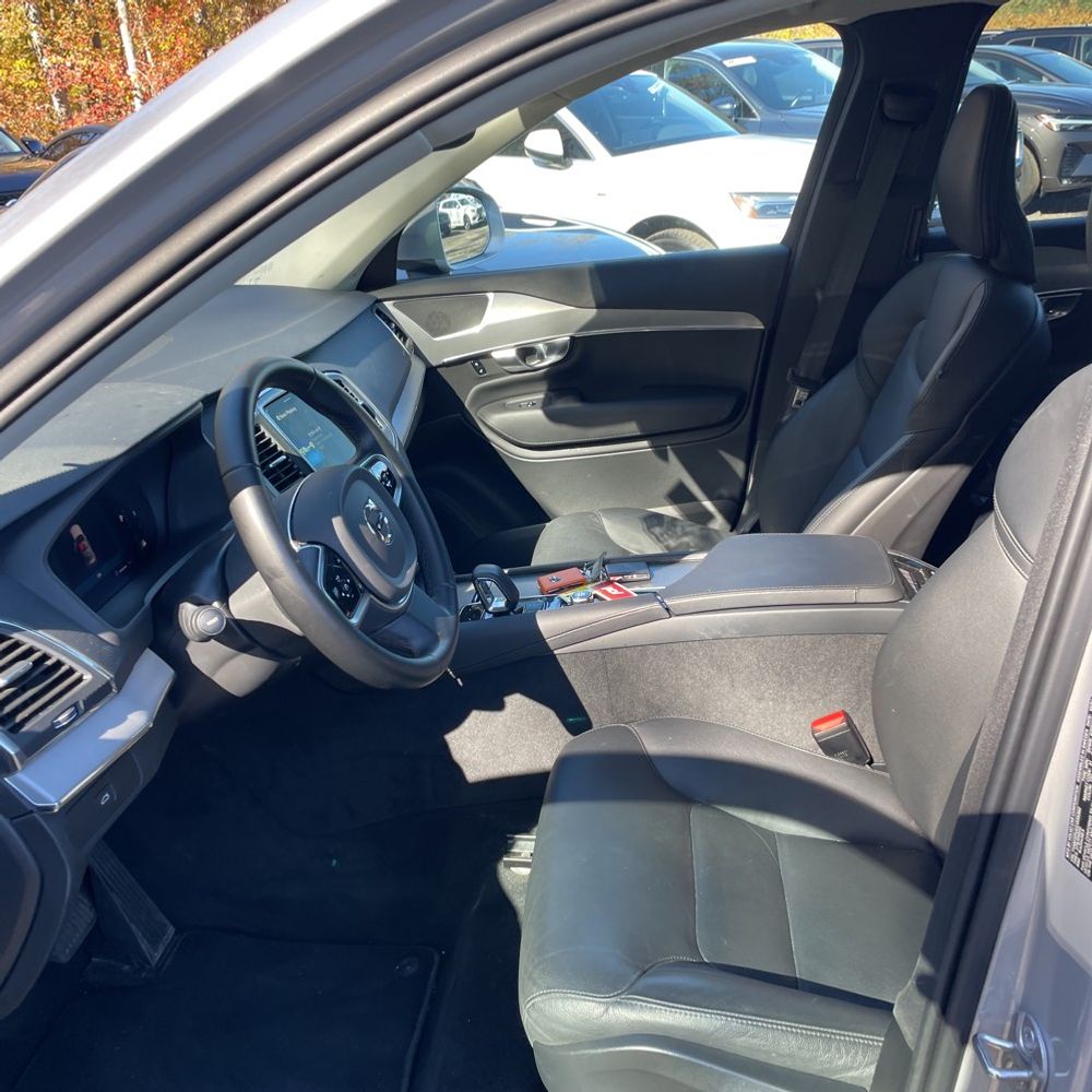2025 Volvo XC90 B5 - Core