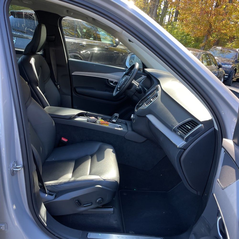 2025 Volvo XC90 B5 - Core