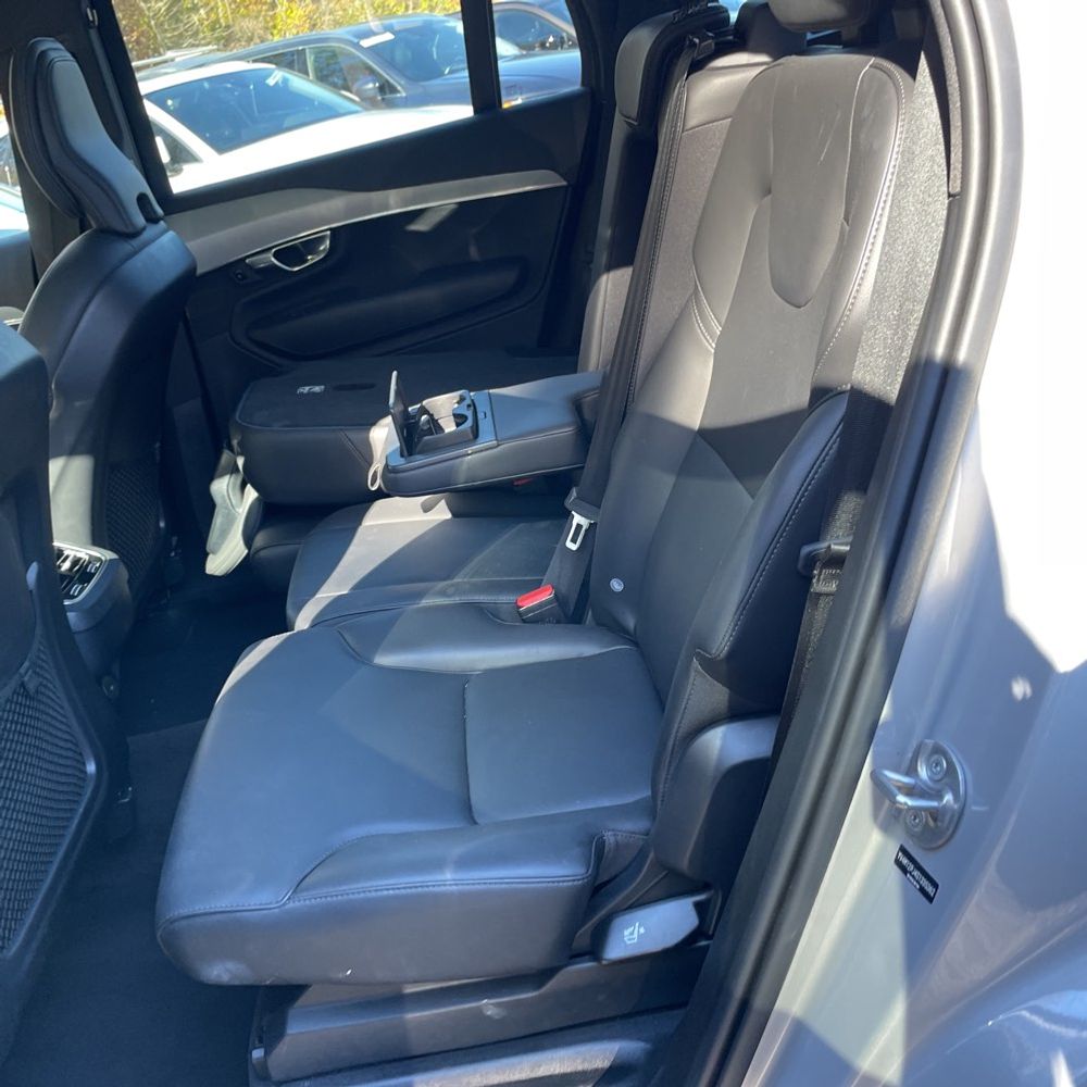 2025 Volvo XC90 B5 - Core