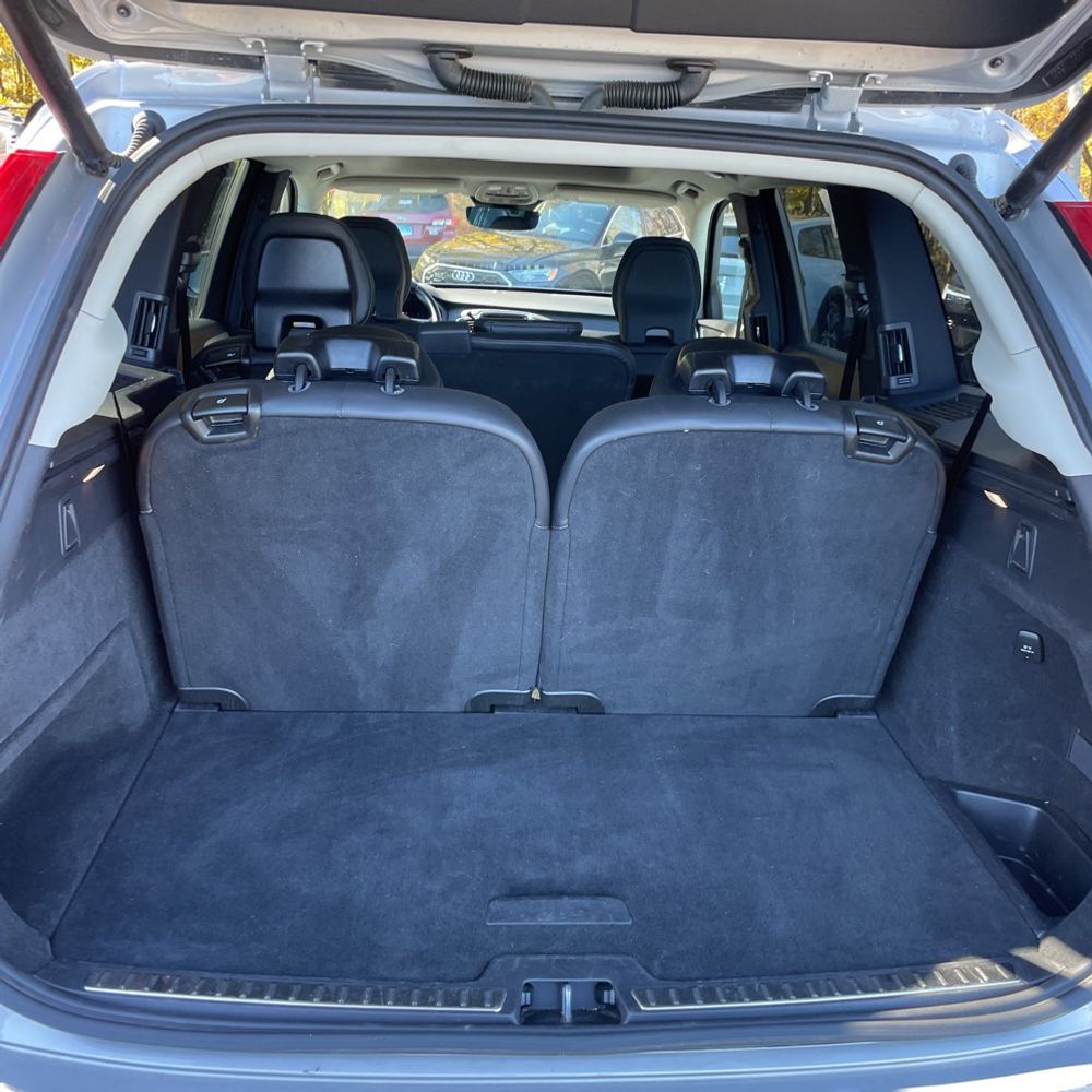 2025 Volvo XC90 B5 - Core