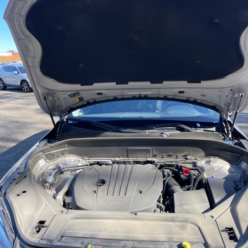 2025 Volvo XC90 B5 - Core