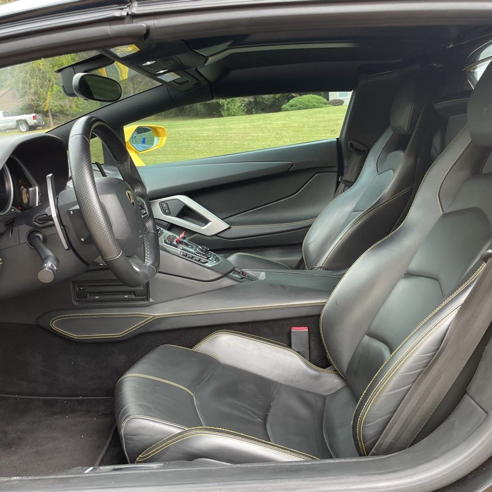 2014 Lamborghini Aventador Base