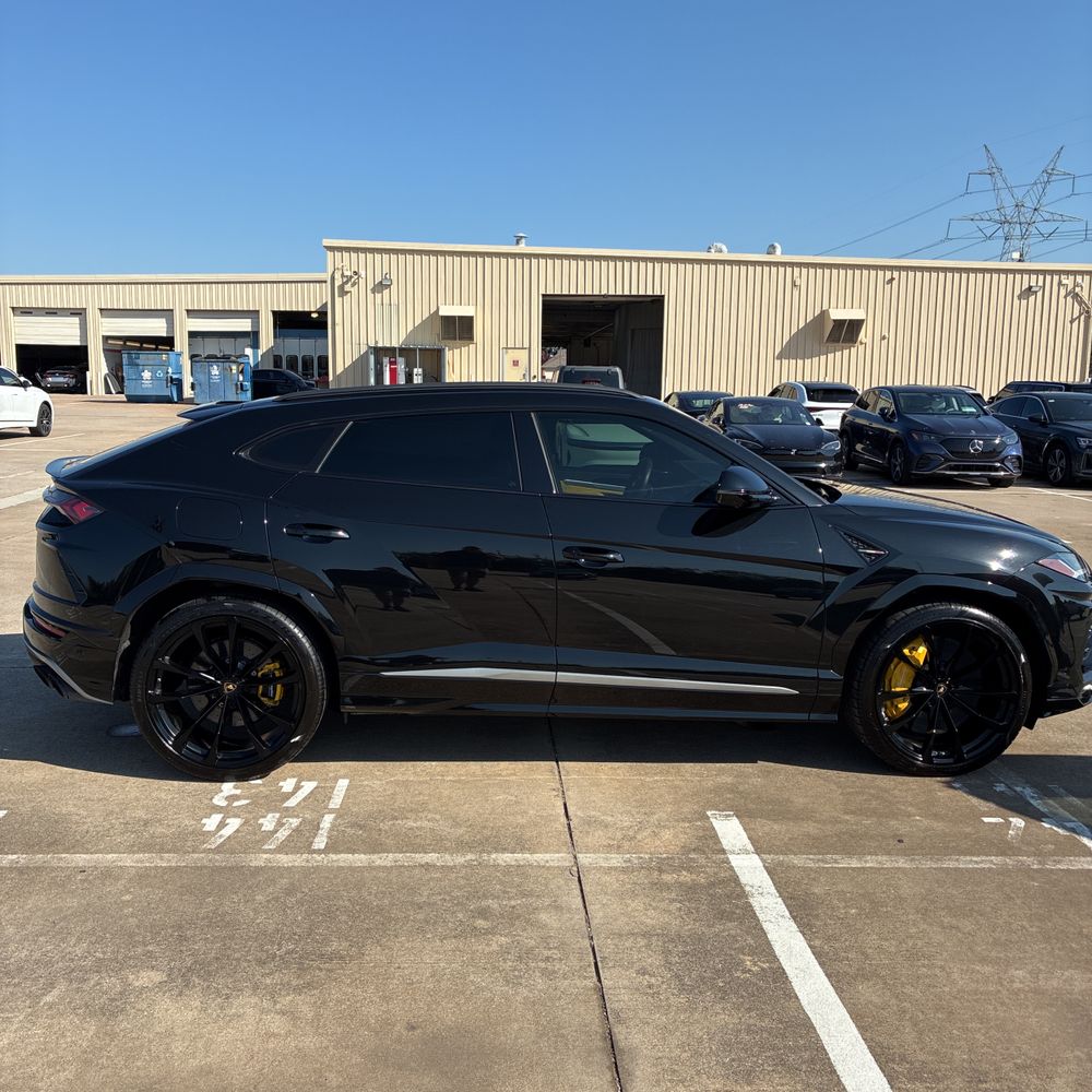 2019 Lamborghini Urus Base