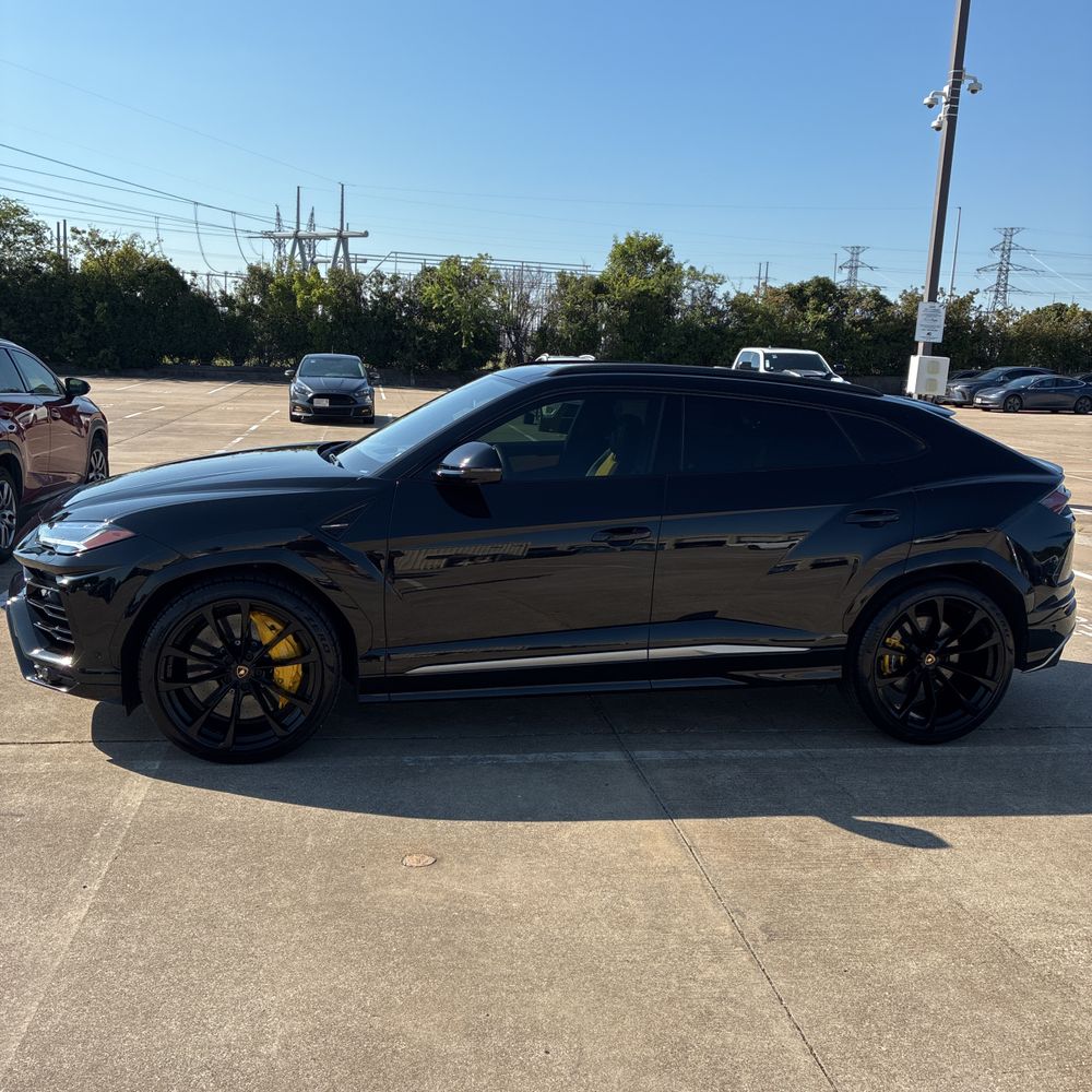 2019 Lamborghini Urus Base