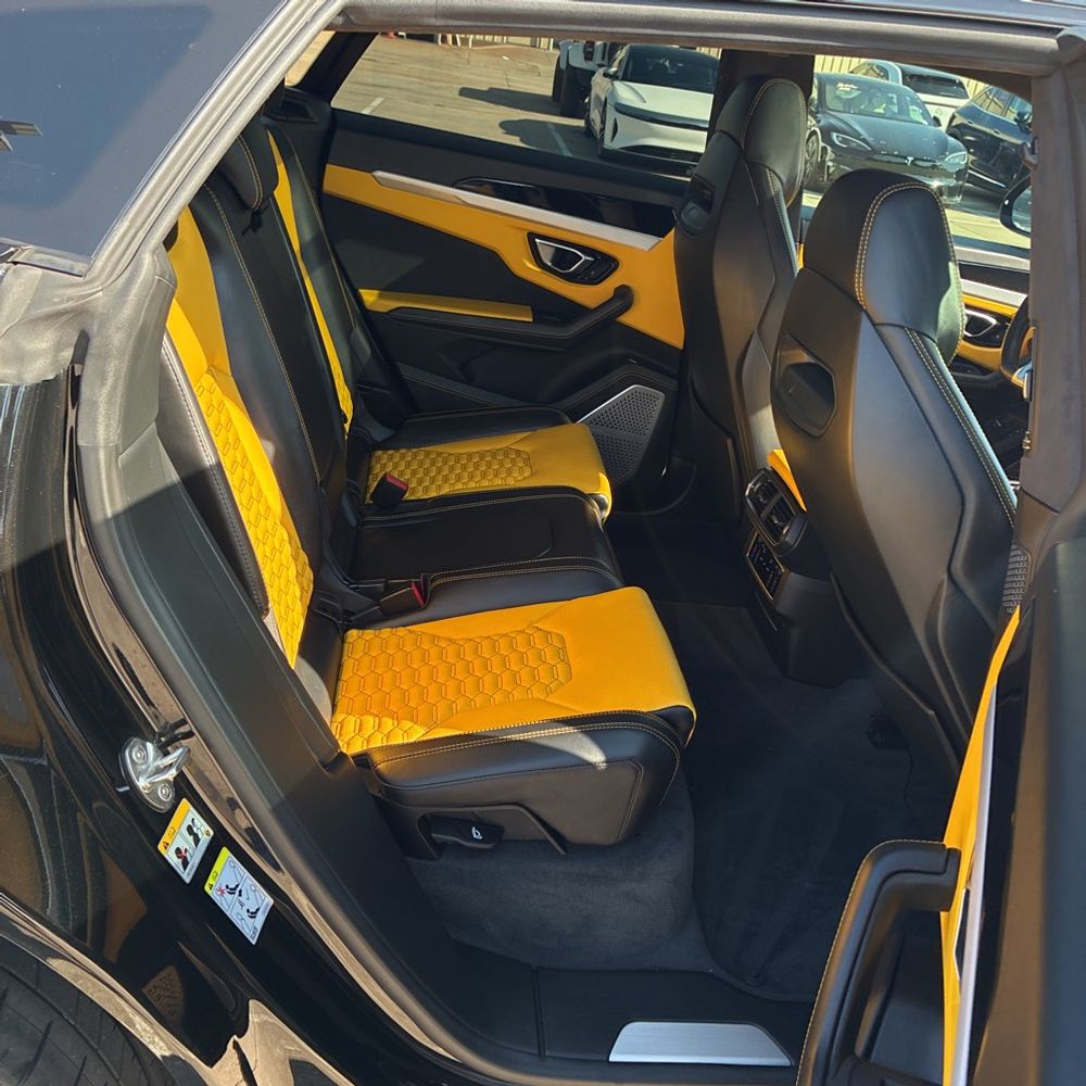 2019 Lamborghini Urus Base